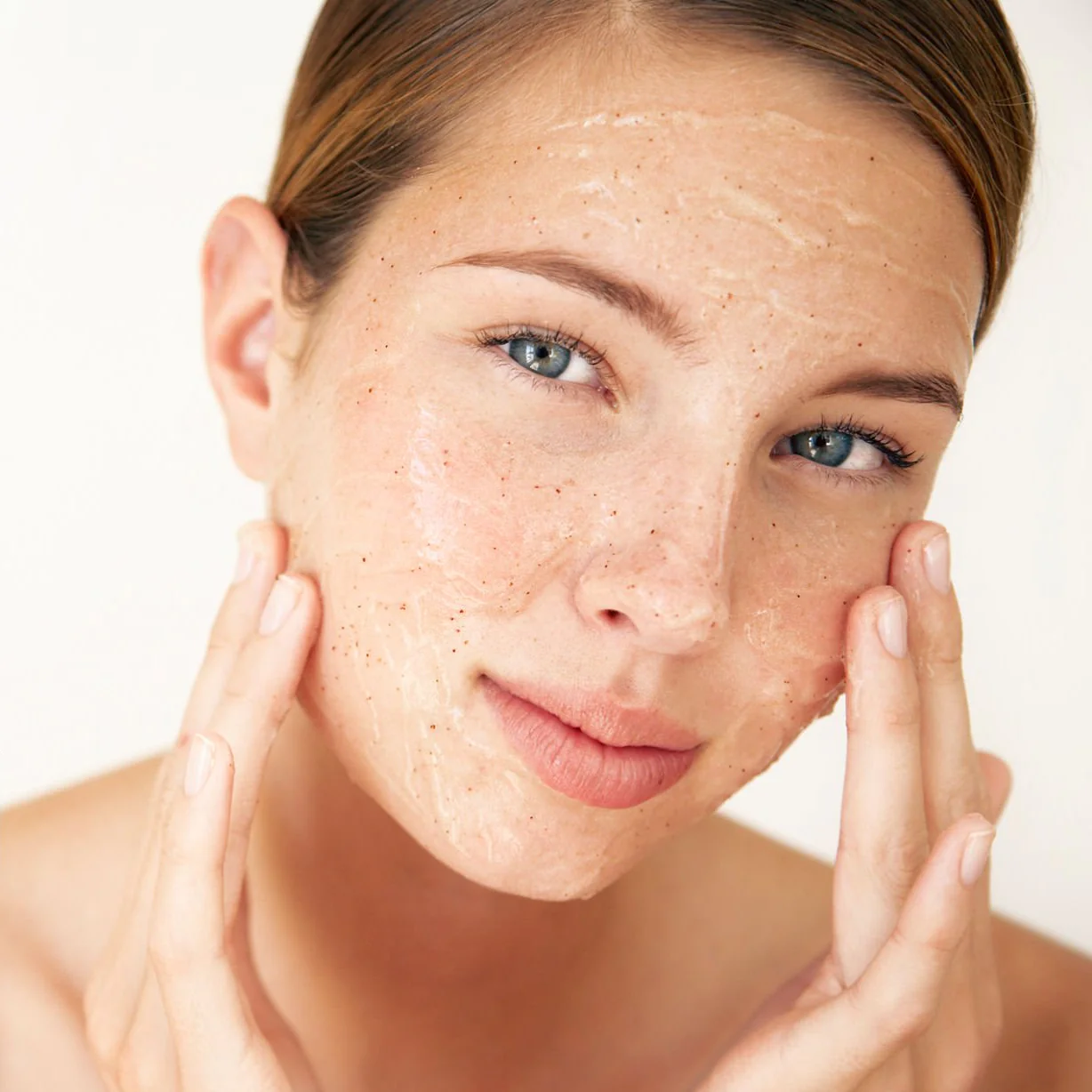 Himalayan Pink Salt Face Scrub & Camellia Face Oil Gift Set - Beauty image 6