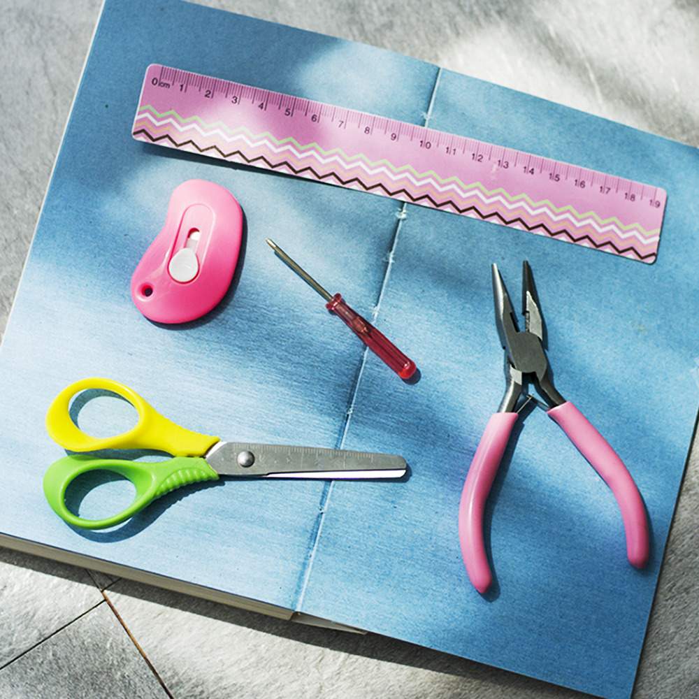 Emily's Flower Shop | Robotime DG145 DIY 1:24 Dollhouse Miniatures Kit - Furniture image 10