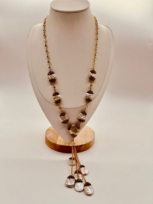 Pressed mother of Pearls Necklace - Jewelry image 1