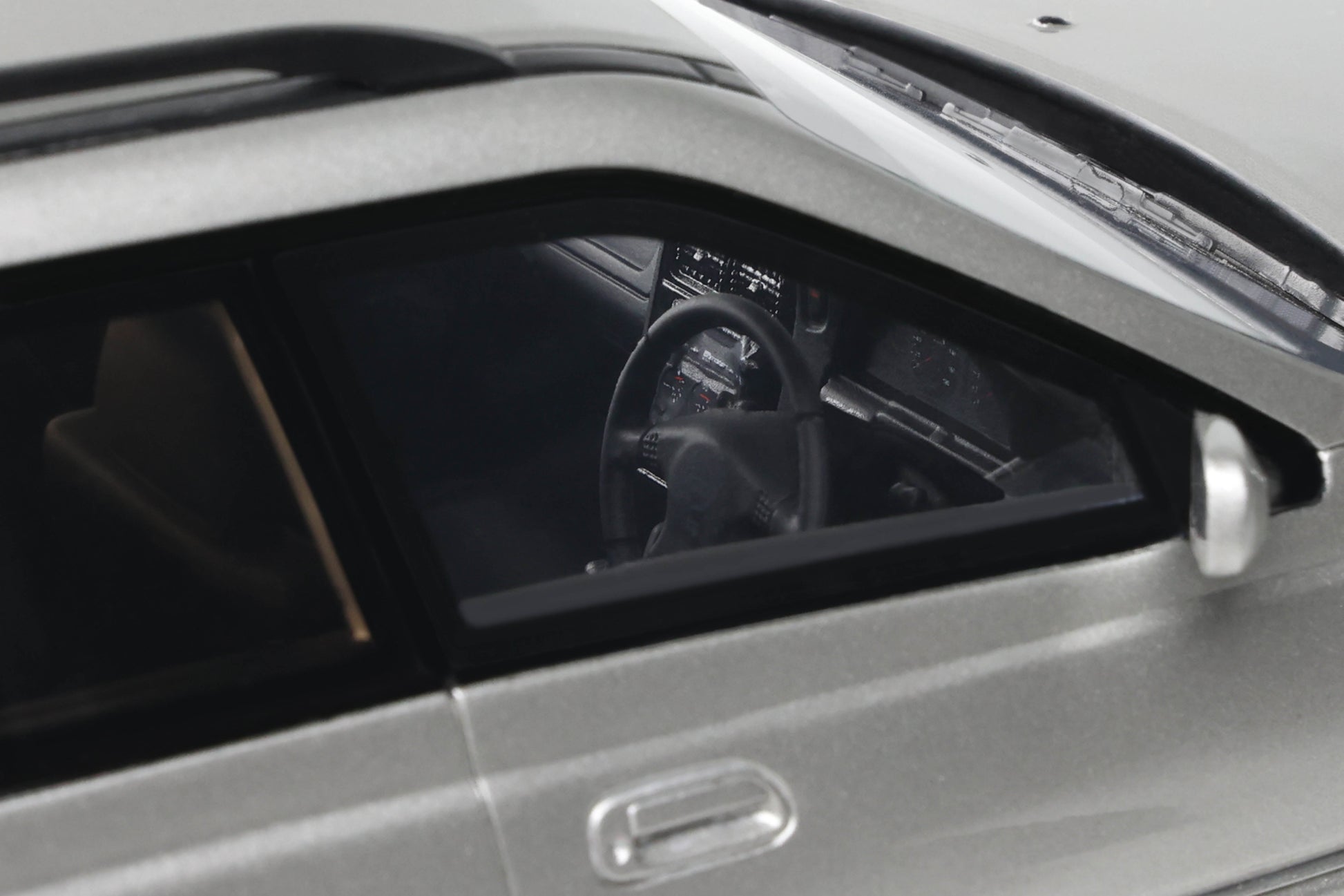 OttOmobile - Nissan Stagea Autech Version 260RS (Sonic Silver) 1:18 Scale Model Car - Jewelry image 10