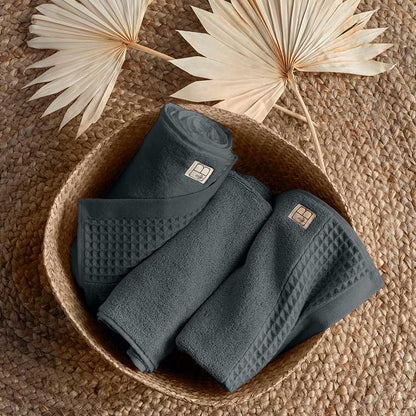 Source Charcoal Organic Cotton Bath Towel - Bedding image 3