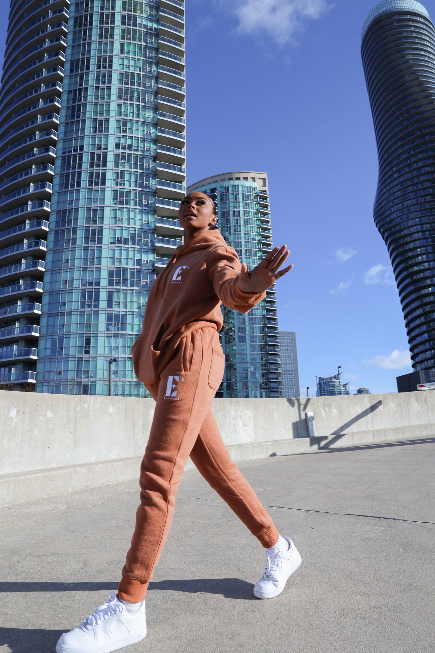 E's Element Essential Sweatsuit Set In Brown Sugar - Apparel image 6