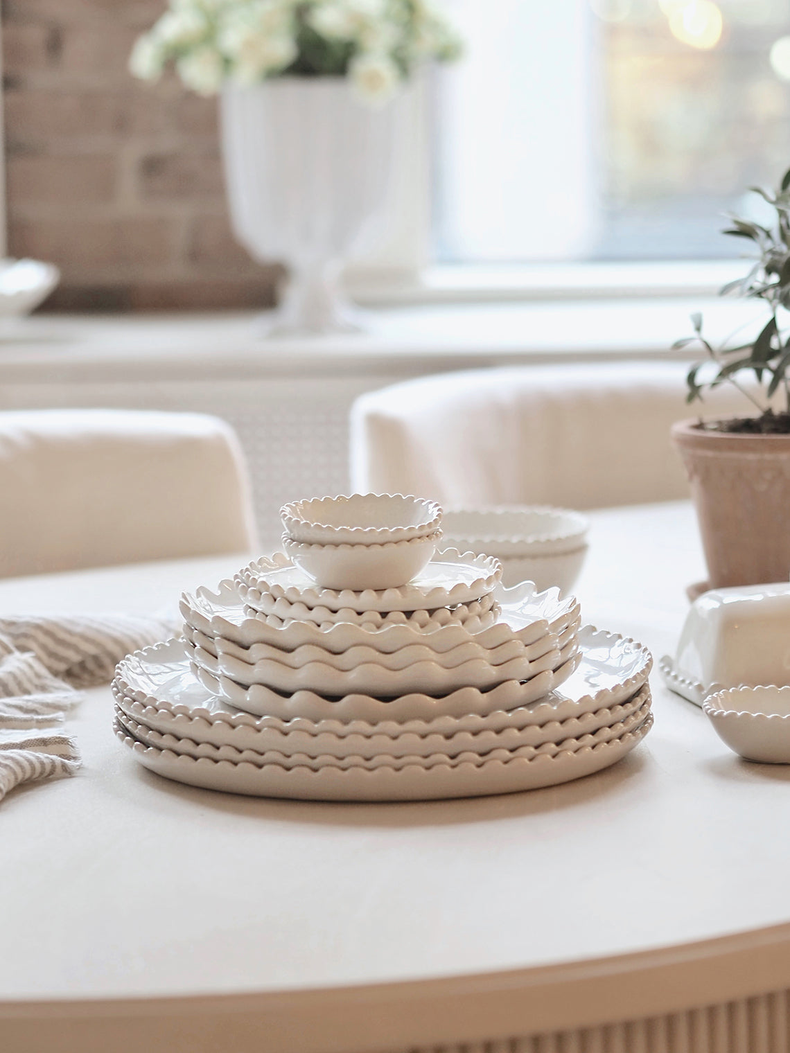 Nova Scalloped Dishware - Misc image 3