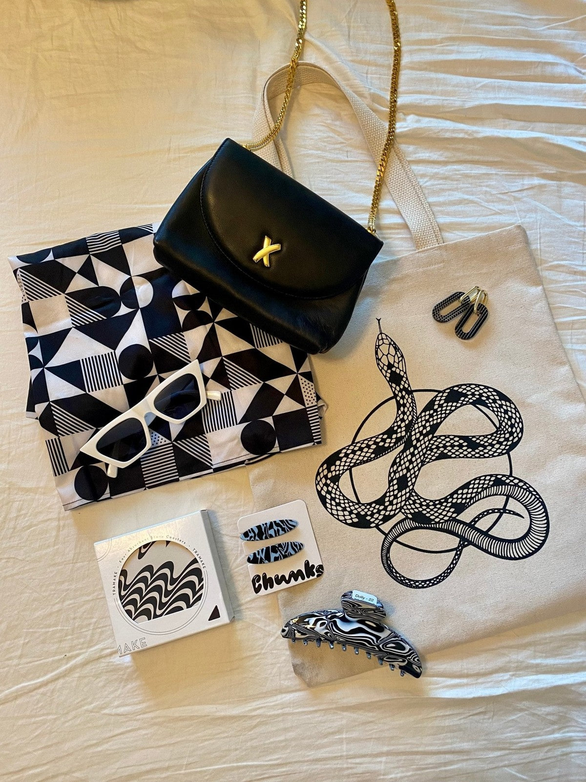 Thrifted fashion box includes 10 pieces - Misc image 1
